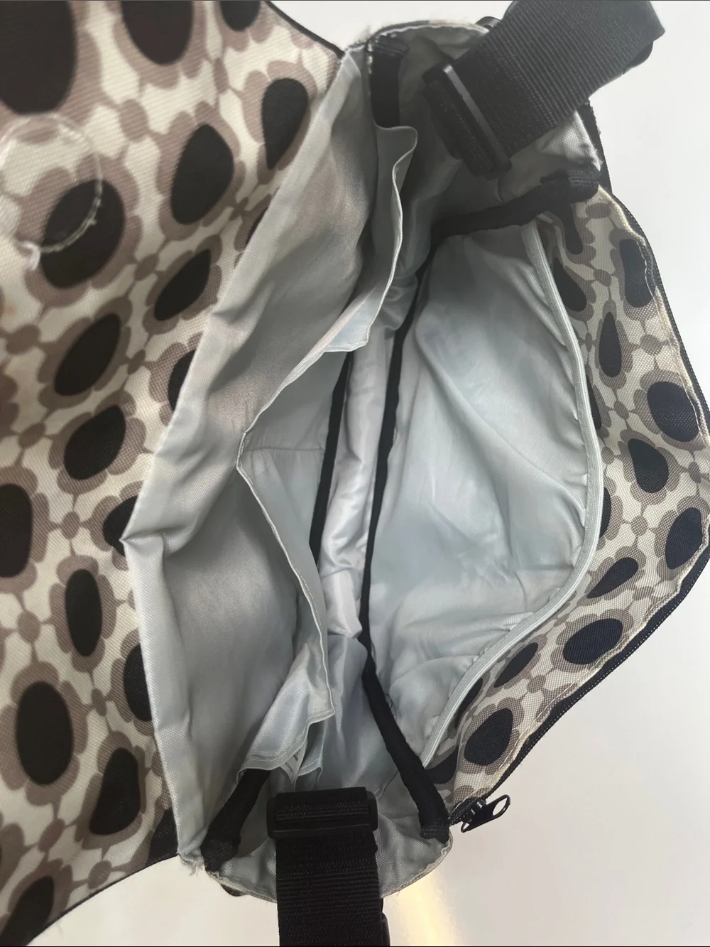 Skip Hop Dash Stroller Messenger Diaper Bag Black Cream